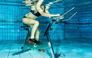 ist ein effektives Ausdauer- und Krafttraining, mit dem Sie den ganzen Körper zu musikalischen Rhythmen trainieren.